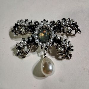 Elegant Silver and Pearl Pin